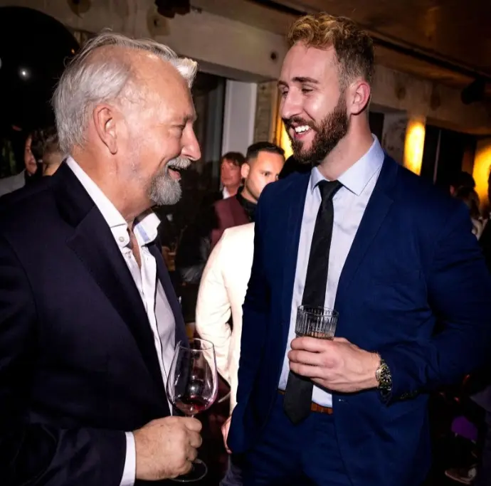 Horeca-adviseur die partner wordt van AI-software voor restaurants en hotels.